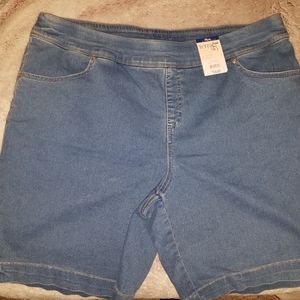 Women's pull on denim shorts
